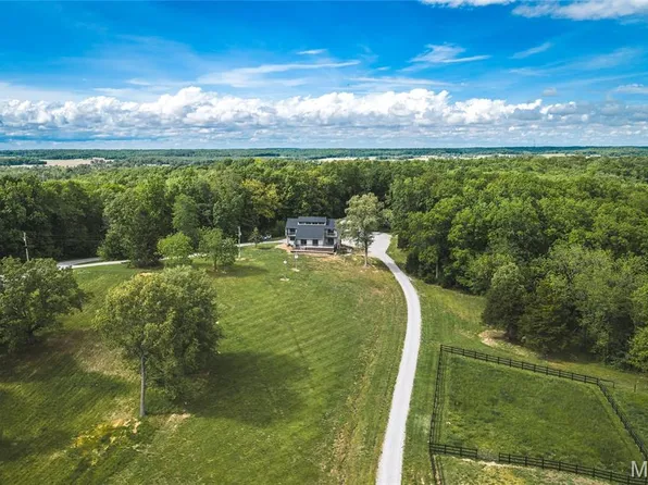 3736 County Road 700 E, Broughton, IL 62817