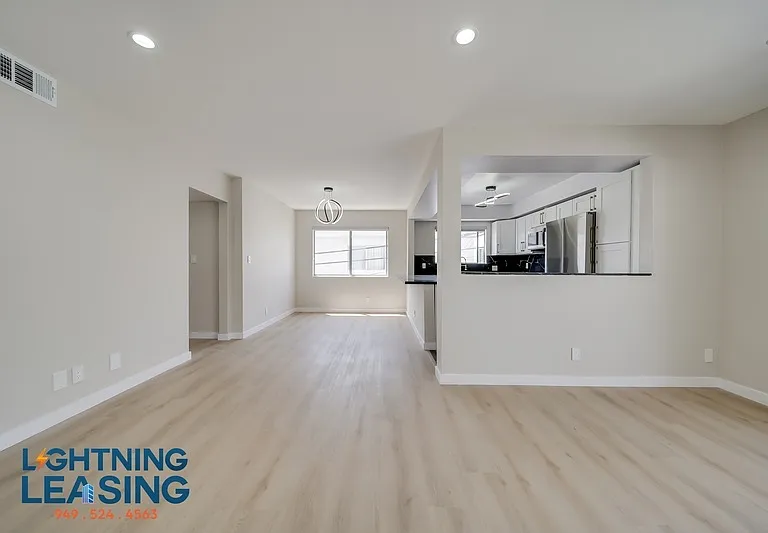 1035 N Hayworth Ave #100 — Photo 13