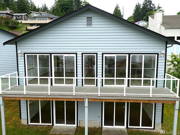 Plentiful windows to capture the gorgeous views!