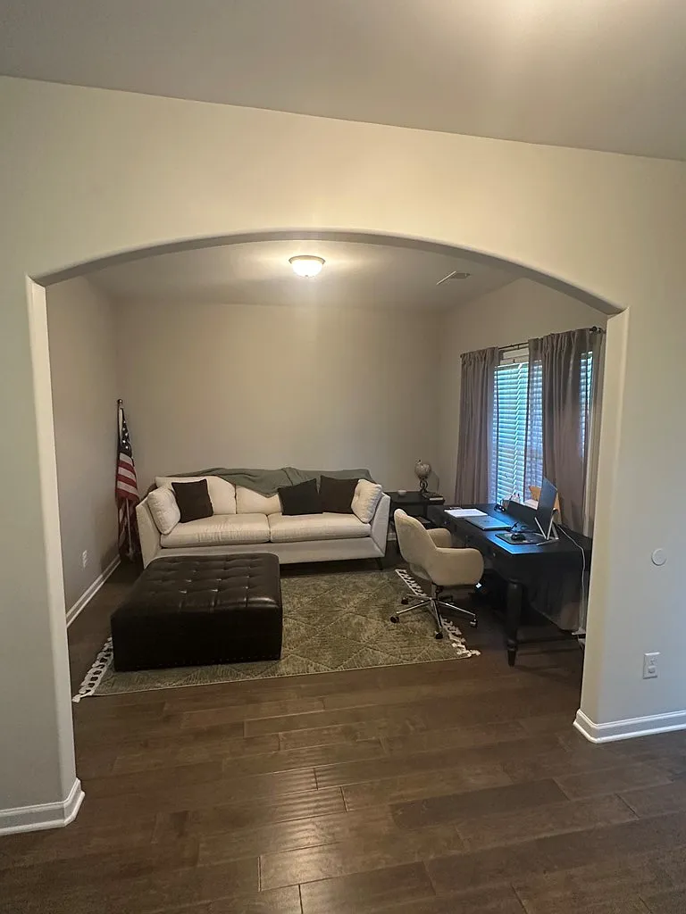 4 bed, 2.5 bath, 2860 sqft, $3,200 — Photo 3
