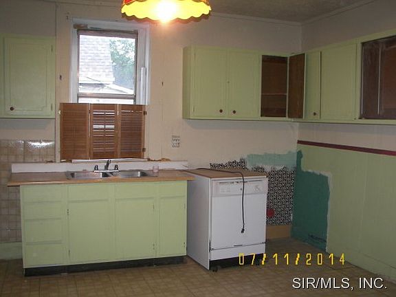 4th image of 2025 Dewey Ave