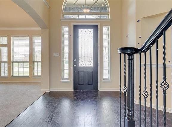 4th image of 820 Danbury Dr