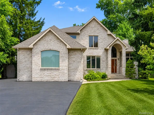 3757 Bendelow Rd, Rochester Hills, MI 48307