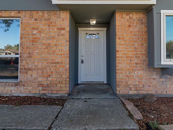 4th image of 2211 Meadow Lark Ln