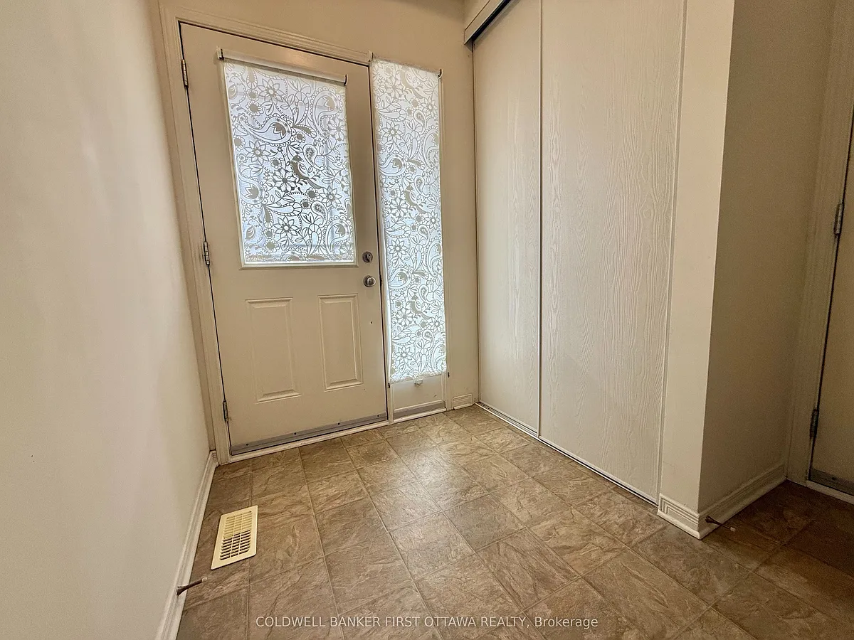 Building Photo - 805 Taradale Dr
