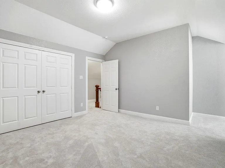 502 Louisa St — Photo 32