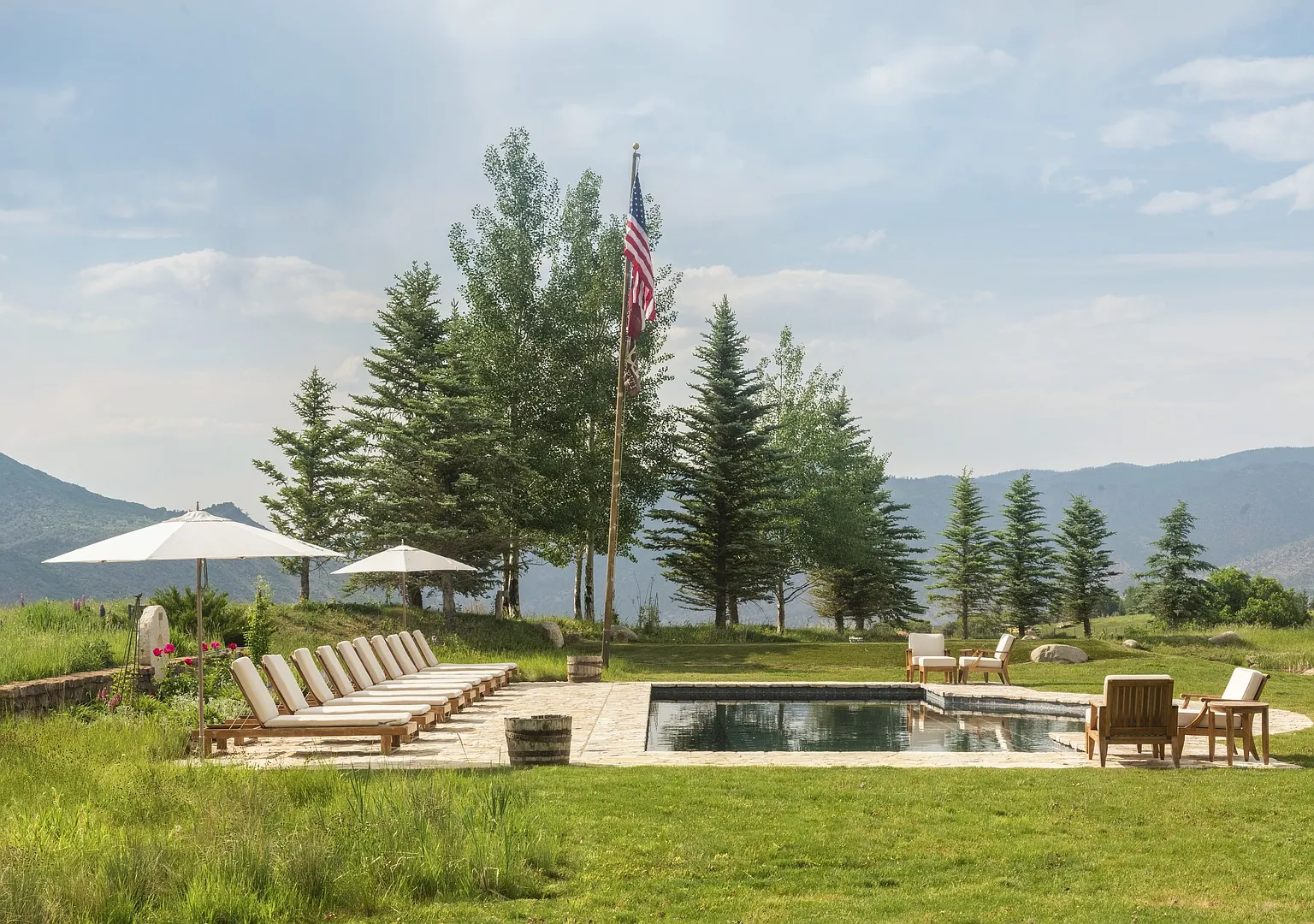 9 bed, 12.0 bath, 11948 sqft, $175,000 — Photo 4