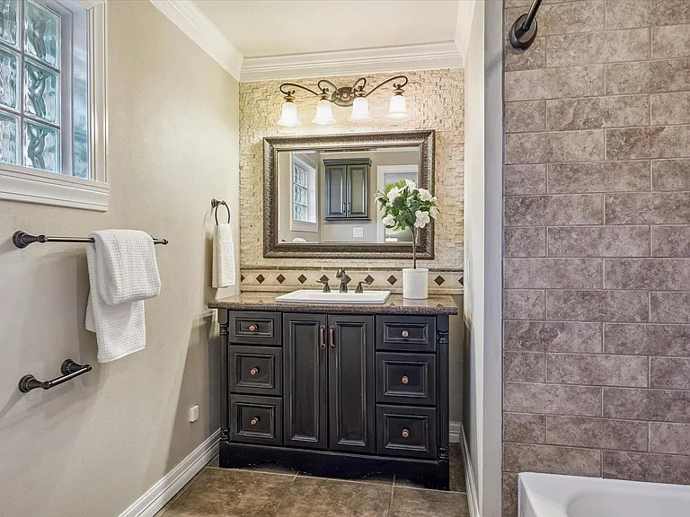 9813 Pine Lake Dr — Photo 14