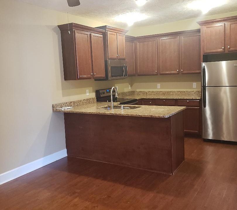 1st image of 927 College St #H4