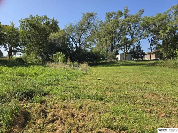 1831 Lake Ridge Dr, Plattsmouth, NE 68048