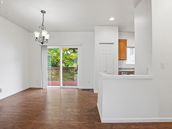 4th image of 419 NE 7th Ave