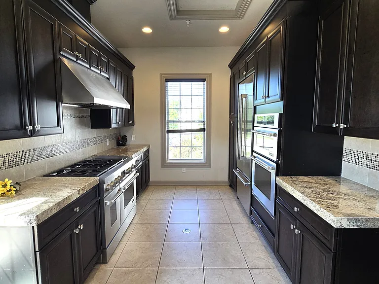 824 Center Meadow Ln — Photo 31