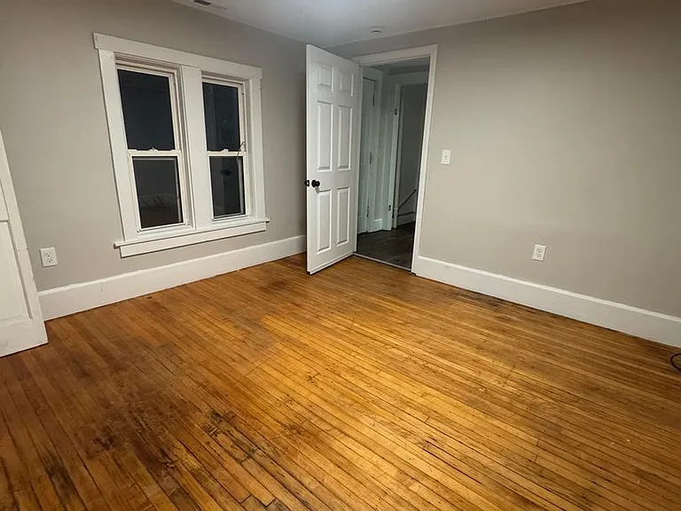 113-115 Laurel Ave — Photo 3
