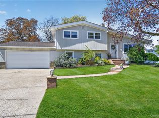 182 W 21st St, Deer Park, NY 11729