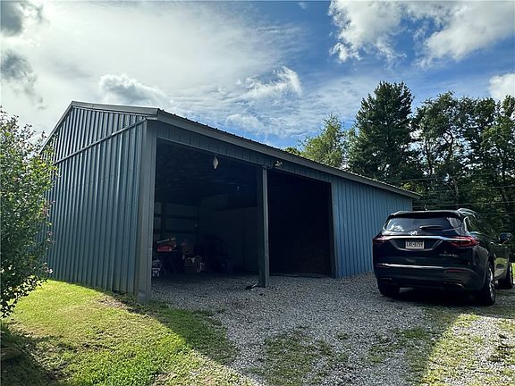 5th image of 120 Maple Rd