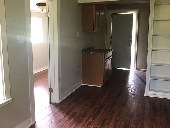 4th image of 609 Water St