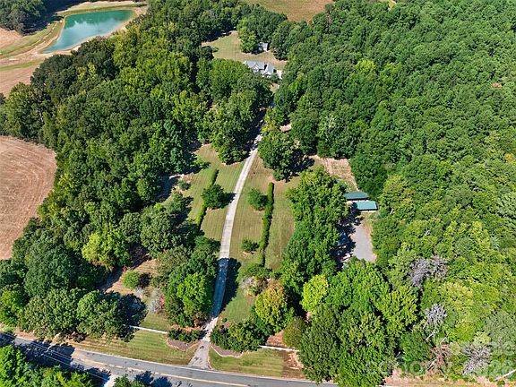 2nd image of 4043 Thompson Rd