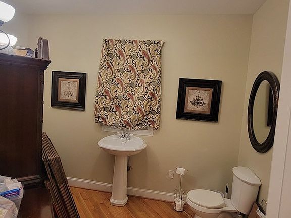 5th image of 828 Prosser Rd