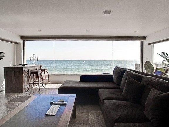 HUGE GREAT ROOM