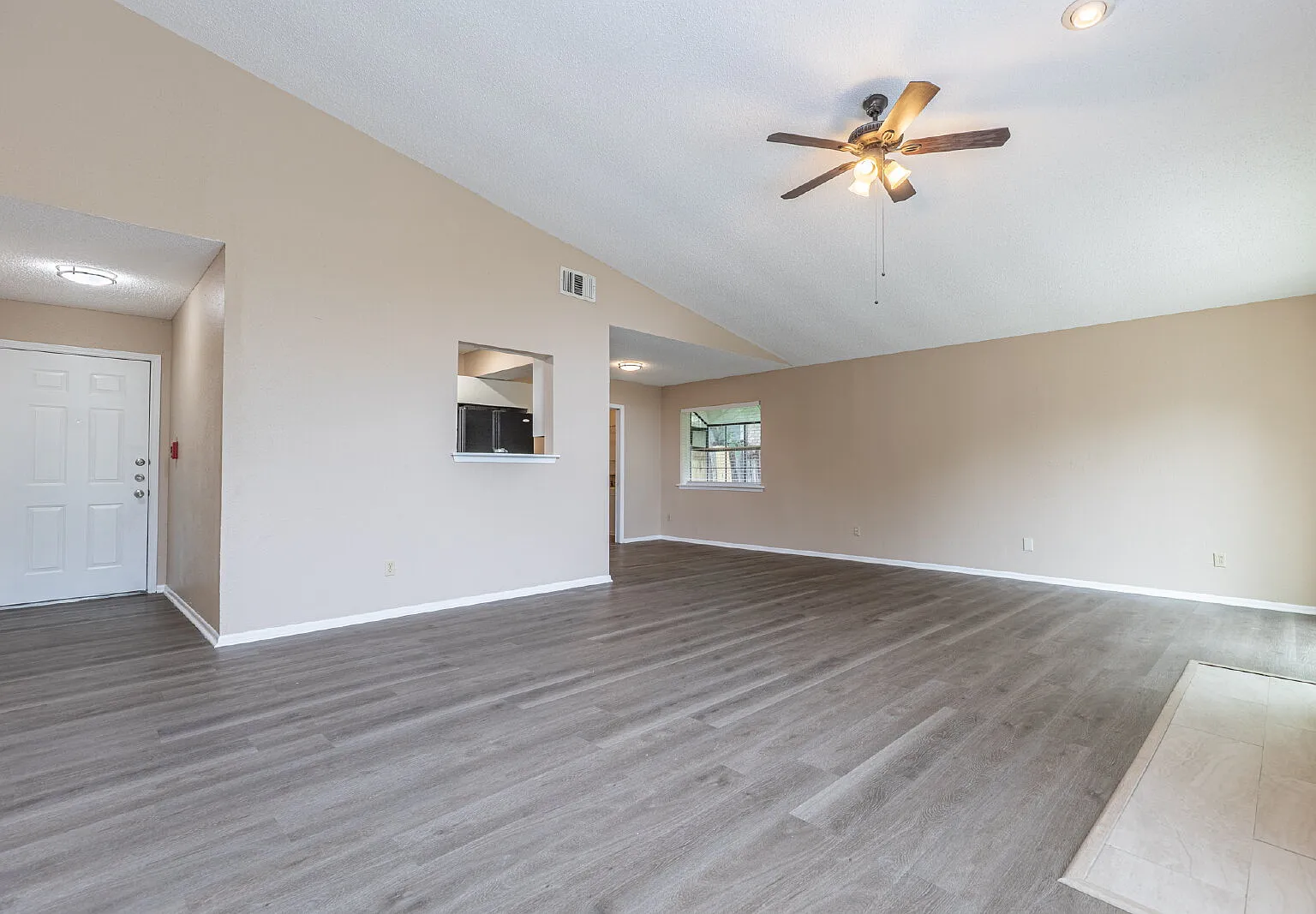 3 bed, 2.0 bath, 1424 sqft, $1,500 — Photo 4