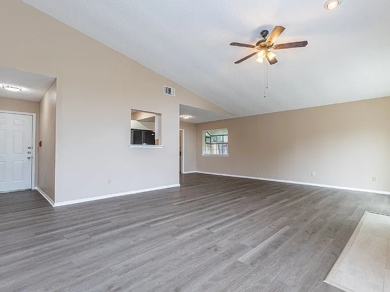 5814 Pineway St — Photo 4