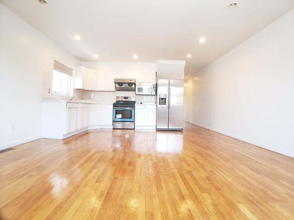 1st image of 14930 22nd Ave #1