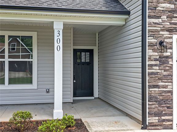 5th image of 300 Canebrake Dr