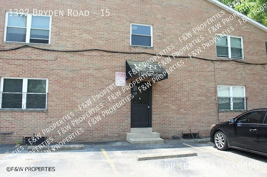 Located in the heart of Historic Olde Towne East and close to Franklin Park Conservatory. These 1... — Photo 4