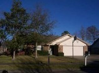 3166 Crest Dr, Port Neches, TX 77651