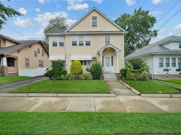 25 Woodbine St, Cranston, RI 02910