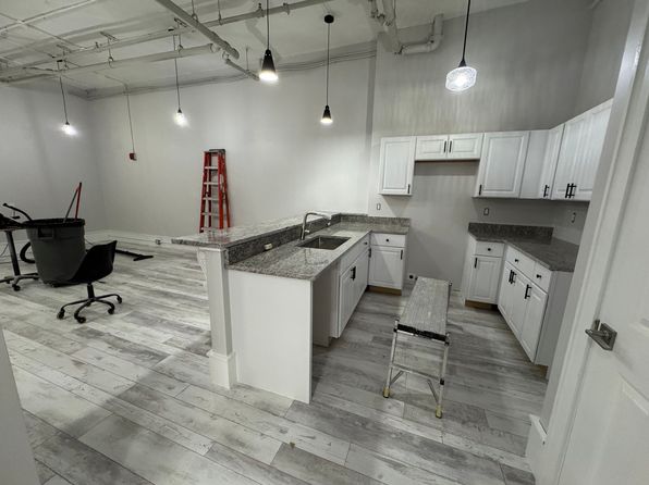 21 Temple Pl #23