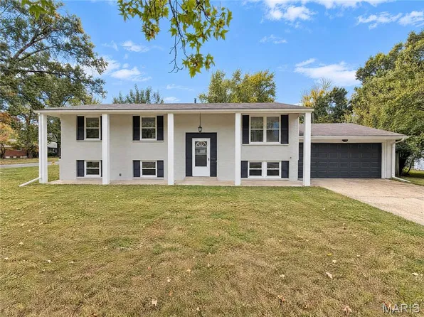 1505 Burning Tree Dr, Florissant, MO 63033