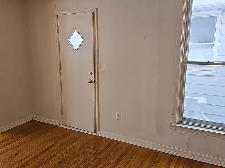 115 S Potomac St — Photo 3