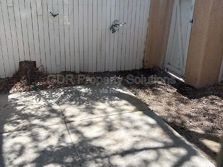 704 Fruit Ave NW — Photo 12