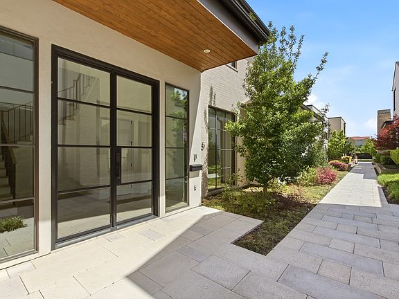 4th image of 9855 Kingsway Ave