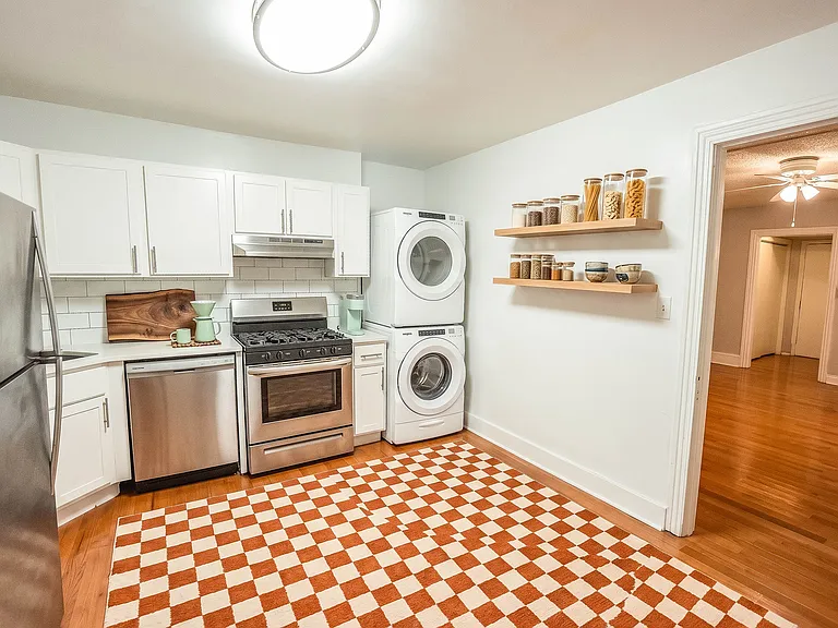 1433_1R_Kitchen_Staged