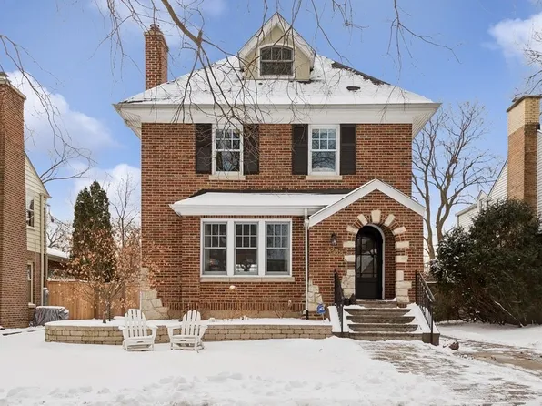 3232 Hartzell St, Evanston, IL 60201