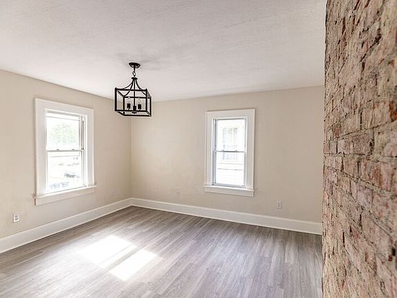 3rd image of 2878 Indianola Ave