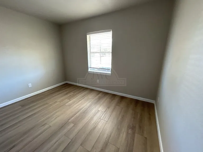 707 N Main St — Photo 7