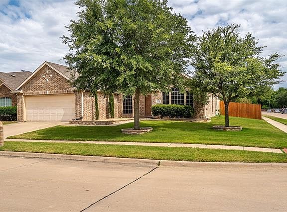 3rd image of 2795 Sweetbriar Ln