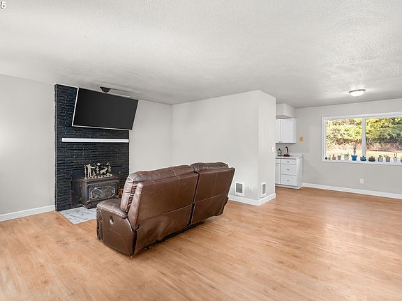 4th image of 30718 NE 432nd Cir
