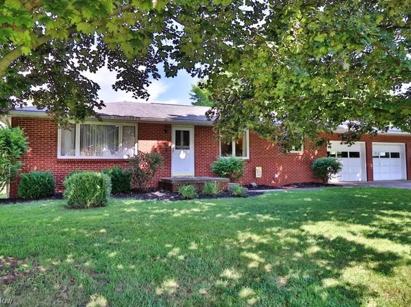 516 N Oak St, West Lafayette, OH 43845