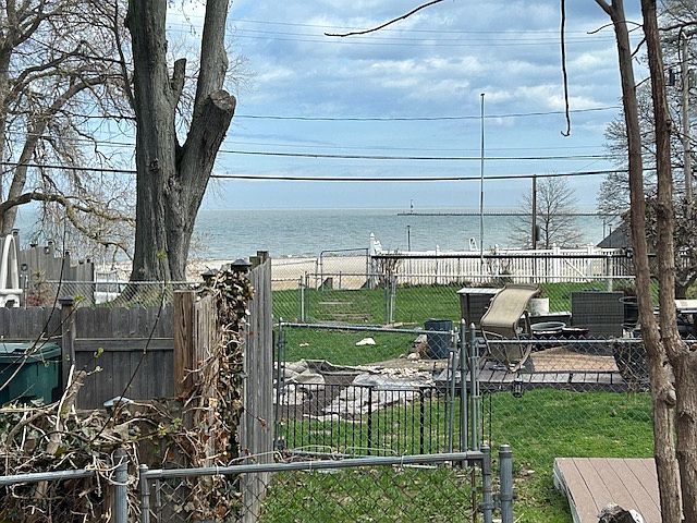 2nd image of 6 Meriden St