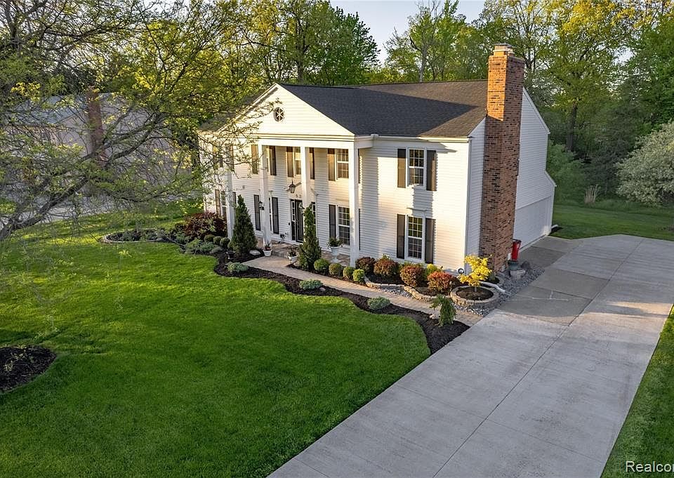 5246 Cedarhurst Dr, West Bloomfield, MI 48322 Zillow
