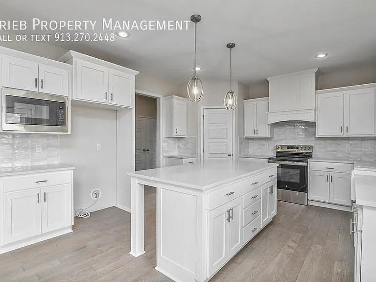 2677 W Dartmouth St — Photo 19