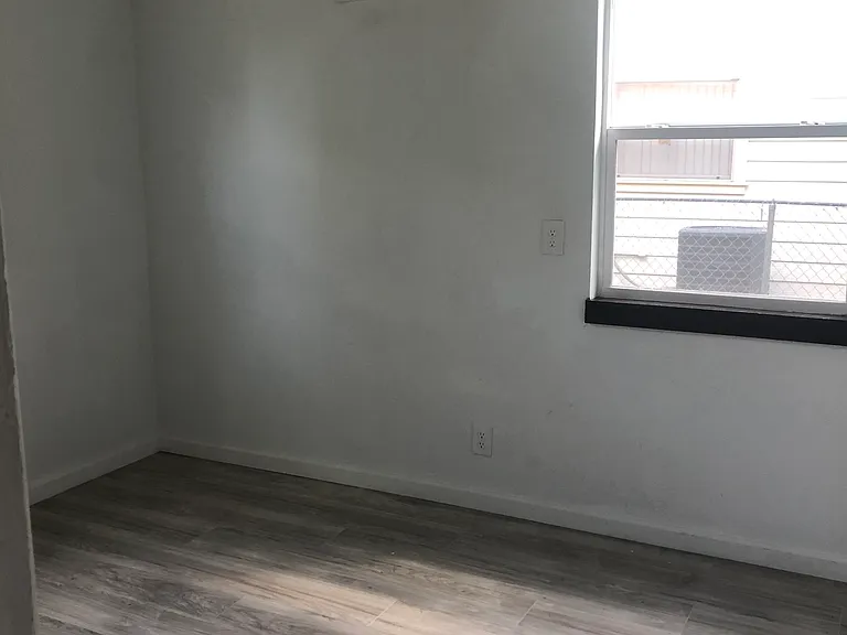 415 Candlelight Ln — Photo 11