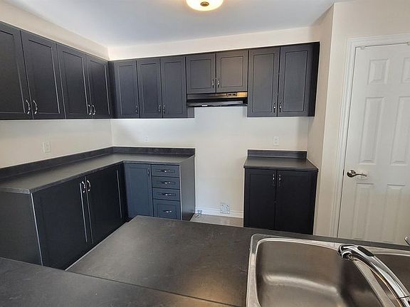 5th image of 304 Pumpkinseed Cres