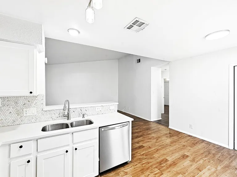 10604 Lanshire Dr #B — Photo 8