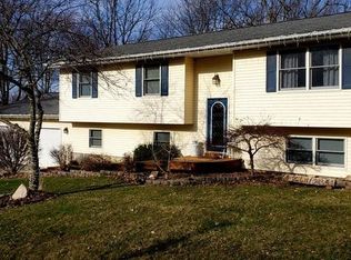 47 Londonderry Dr, Mackinaw, IL