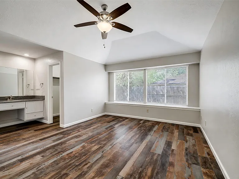 12710 Fenimore Ct — Photo 8
